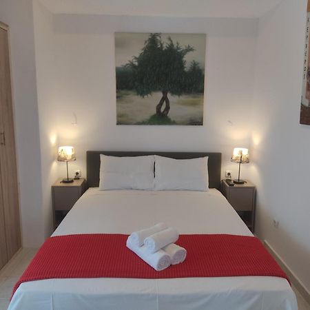 Hotel Xenonas Κithαiron à Vília Extérieur photo