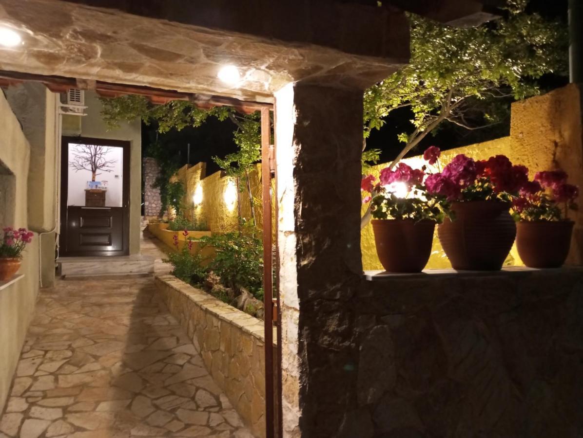 Hotel Xenonas Κithαiron à Vília Extérieur photo