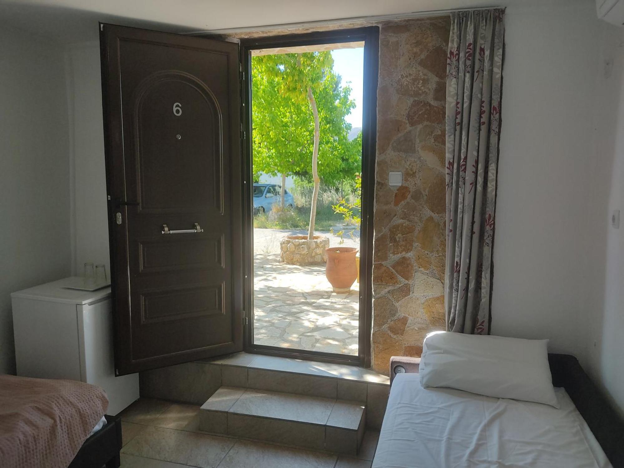 Hotel Xenonas Κithαiron à Vília Extérieur photo