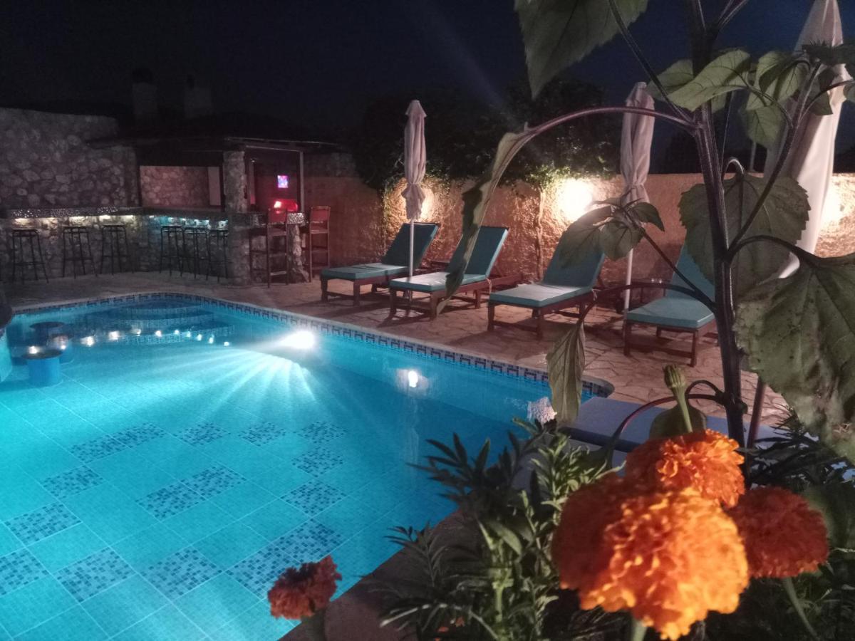 Hotel Xenonas Κithαiron à Vília Extérieur photo