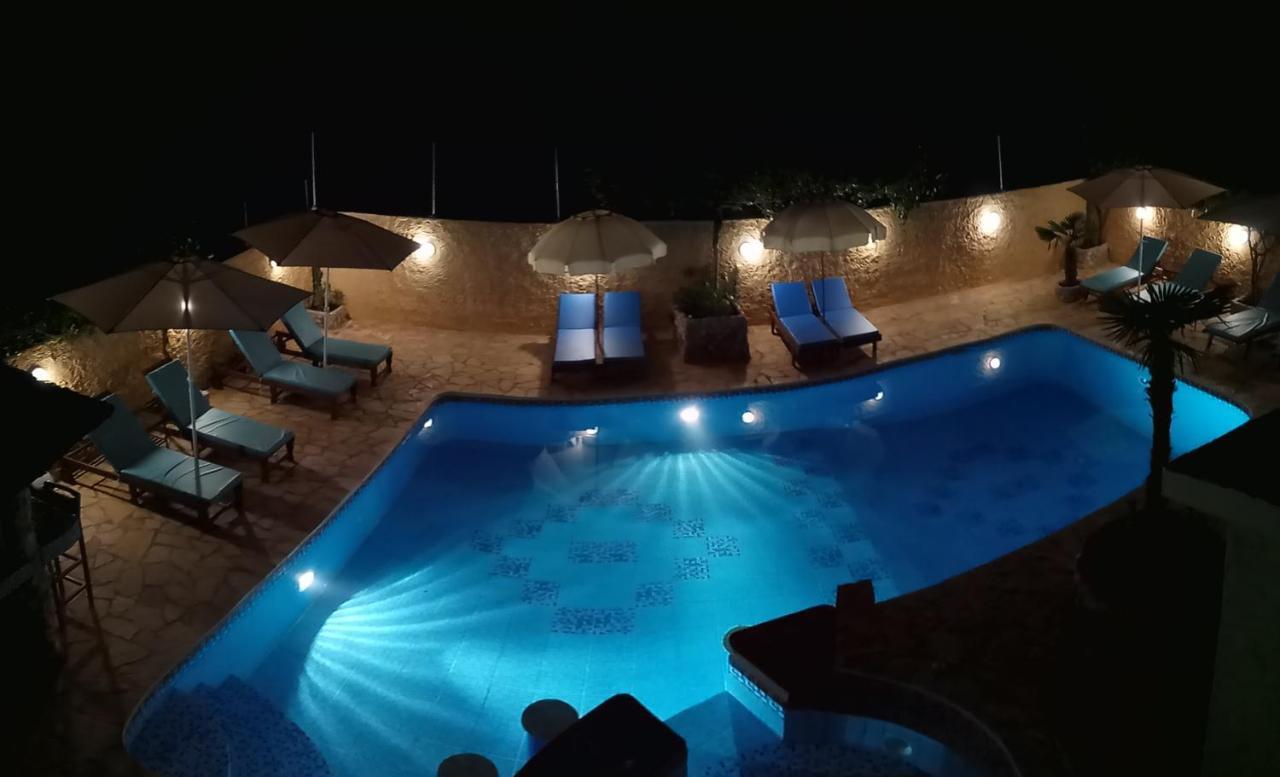 Hotel Xenonas Κithαiron à Vília Extérieur photo